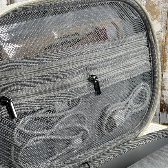 Momcozy Mobile Flow  Hands-Free Breast Pump - Open Box - Picture 9 of 16